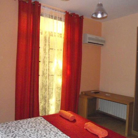 Village Rooms Multicolor Madrid Ngoại thất bức ảnh