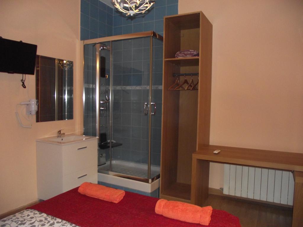 Village Rooms Multicolor Madrid Ngoại thất bức ảnh