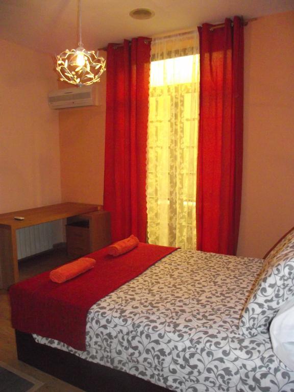 Village Rooms Multicolor Madrid Ngoại thất bức ảnh