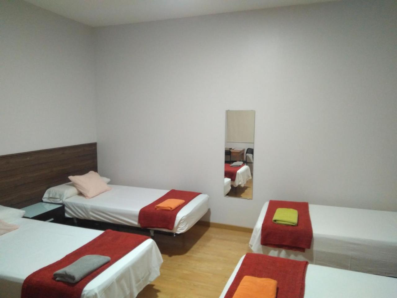 Village Rooms Multicolor Madrid Ngoại thất bức ảnh